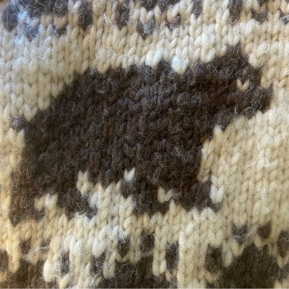 Cowichan Bear Sweater - Picture 4 of 4